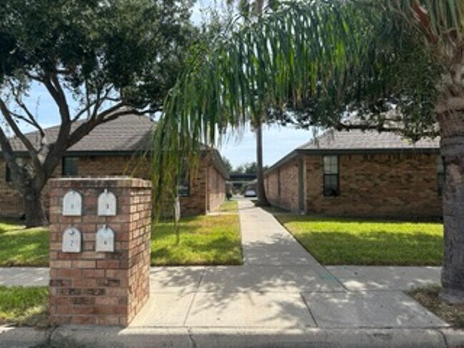 1002 Lexington Cir