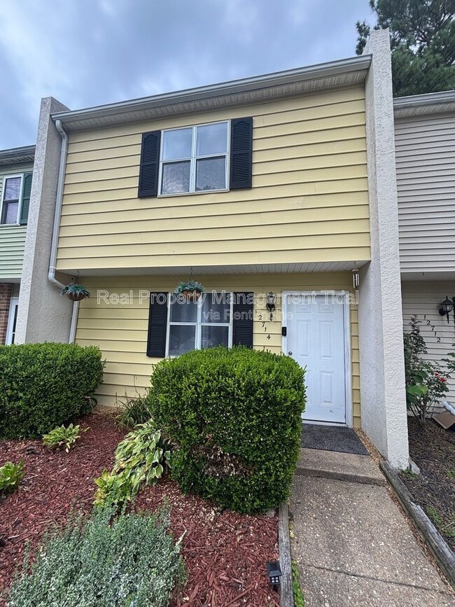 property at 12714 Woodside Ln