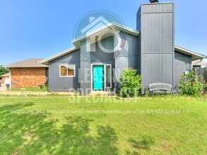 2215 Shadowridge Ct in Oklahoma City, OK - Building Photo - Building Photo