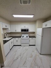 404 Central Park Dr in Arlington, TX - Building Photo - Building Photo