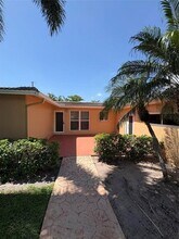 1000 SE 13th Ct in Deerfield Beach, FL - Building Photo - Building Photo