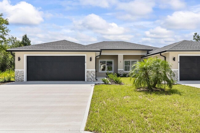 2 Louisburg Ln in Palm Coast, FL - Foto de edificio - Building Photo
