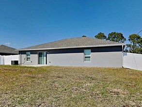 128 NE 9th Pl in Cape Coral, FL - Building Photo - Building Photo