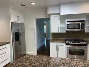 6421 Lake Cir Dr in Dallas, TX - Building Photo - Building Photo