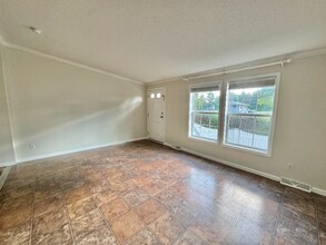 2035 Essex St in Bangor, ME - Building Photo - Building Photo