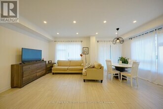 3165 Lotus Cmn in Burlington, ON - Building Photo - Building Photo