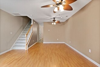 51 Stafford Ct in Fletcher, NC - Foto de edificio - Building Photo