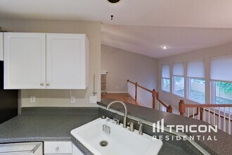 935 Squirrels Nest Ct in St. Charles, MO - Building Photo - Building Photo