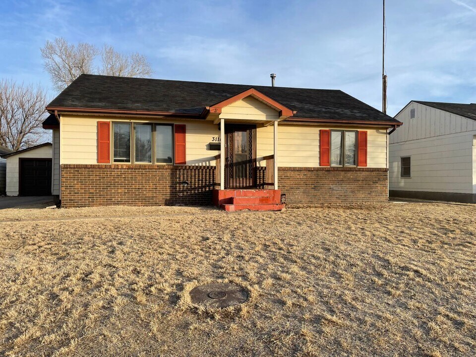 3114 23rd St in Great Bend, KS - Building Photo