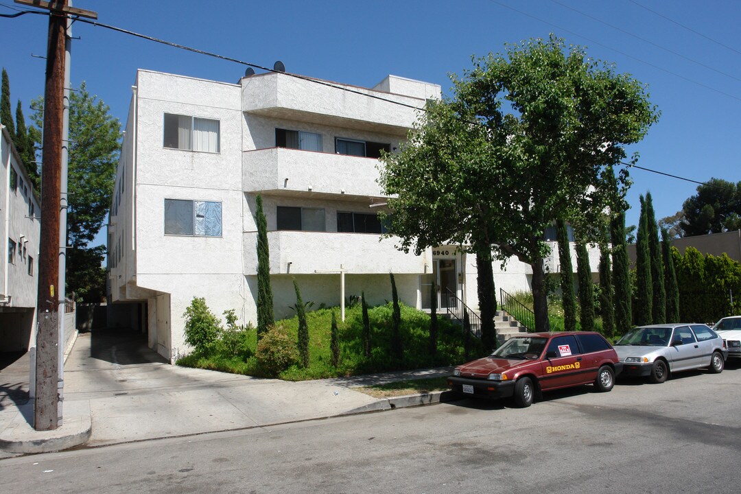 6940 Fulton Ave in North Hollywood, CA - Building Photo