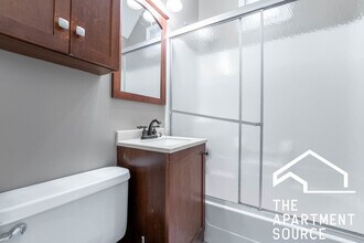 907 W Belmont Ave, Unit 2f in Chicago, IL - Building Photo - Building Photo