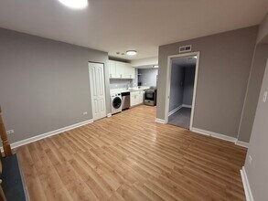 6954 N Greenview Ave in Chicago, IL - Building Photo - Building Photo