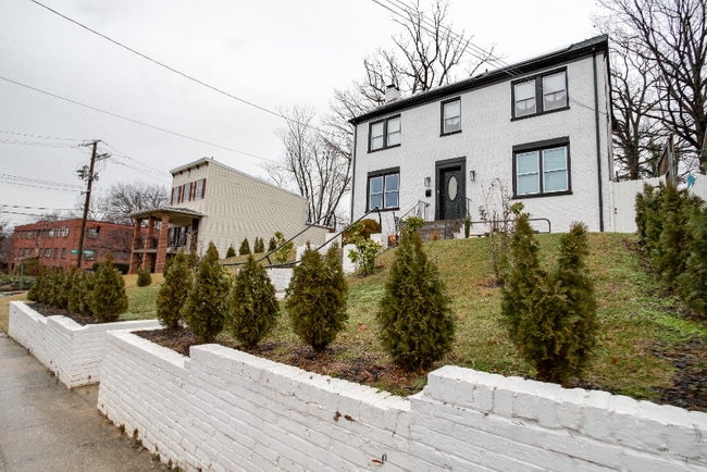 335 Division Ave NE in Washington, DC - Foto de edificio - Building Photo