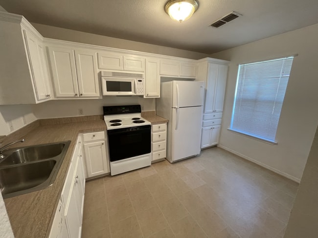 107 S 1st St in Sanger, TX - Building Photo - Building Photo