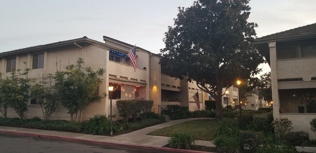 1904 Heywood St, Unit Heywood in Simi Valley, CA - Building Photo - Building Photo