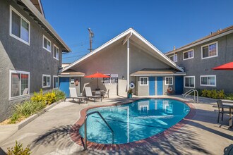 The Evergreens Apartment Homes in Anaheim, CA - Foto de edificio - Building Photo
