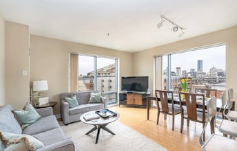 52 W Broadway, Unit 225 in Boston, MA - Building Photo - Building Photo