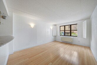 516 W 47th St in New York, NY - Building Photo - Building Photo