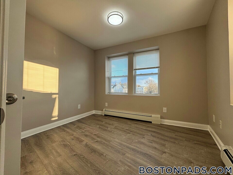 5 Union St-Unit -8 in Lynn, MA - Building Photo
