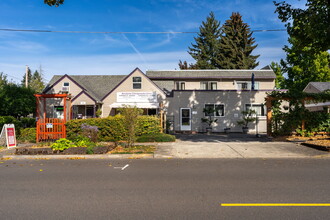 909 SE Cedar St in Hillsboro, OR - Building Photo - Building Photo