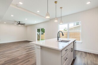 3702 Tower View Ct in Austin, TX - Building Photo - Building Photo