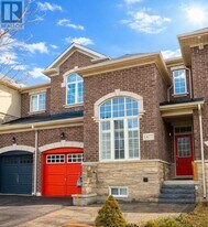 1477 Pratt Heights in Milton, ON - Building Photo