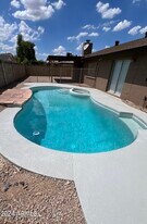 7301 W Canterbury Dr in Peoria, AZ - Building Photo