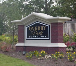 Overby Park in Newnan, GA - Foto de edificio - Building Photo