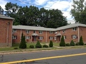 1032-1036 Tolland St in East Hartford, CT - Building Photo - Building Photo