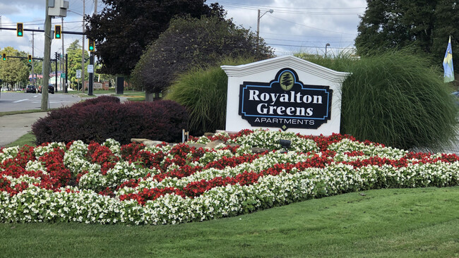 Royalton Greens in Strongsville, OH - Building Photo - Building Photo