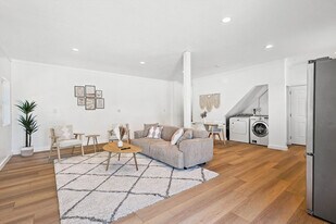 3322 Darby Ln, Unit SI ID1056423P in Denton, TX - Building Photo