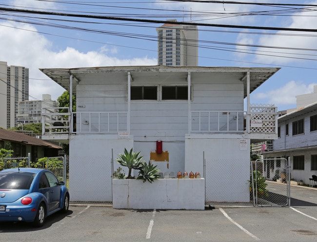 1697 Kalauokalani Way in Honolulu, HI - Foto de edificio - Building Photo