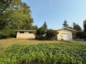 2822 Alderwood Ave in Bellingham, WA - Building Photo - Building Photo