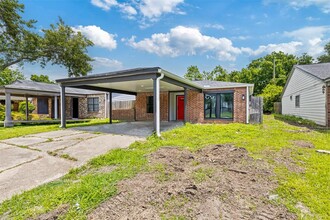 2207 Mykawa Rd in Pearland, TX - Building Photo - Building Photo