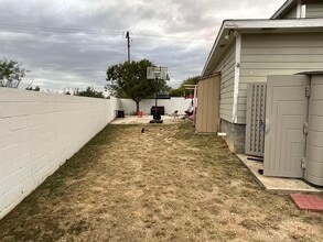 915 Rutledge Dr in Laredo, TX - Building Photo - Building Photo