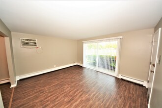 9422 S 78th Ct-Unit -1N in Hickory Hills, IL - Building Photo - Building Photo