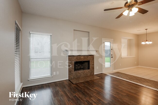 513 Branch Ln in Midlothian, TX - Foto de edificio - Building Photo