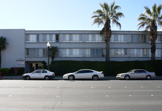 Broadway Apartments in Redwood City, CA - Building Photo - Building Photo