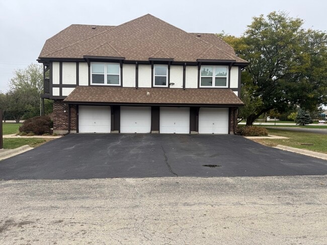 1642 Country Lakes Dr