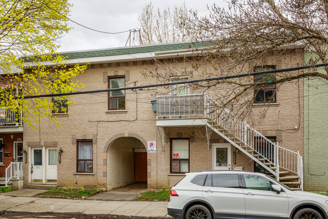 2443 De Châteauguay St in Montréal, QC - Building Photo