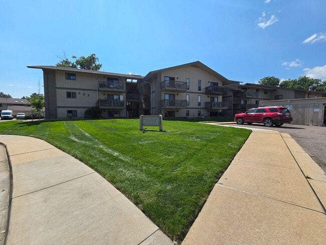 property at 625 Manhattan Pl