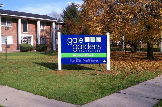 Gale Gardens photo'