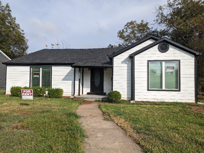 1009 N Lockhart St in Sherman, TX - Building Photo