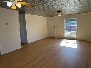 1029 Vly Frg Dr in Schertz, TX - Foto de edificio - Building Photo