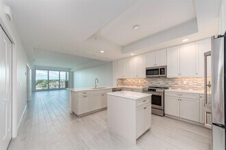 125 Island Way in Clearwater, FL - Building Photo - Building Photo