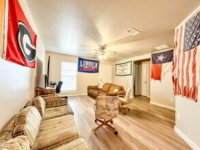 7413 35th St in Lubbock, TX - Foto de edificio - Building Photo