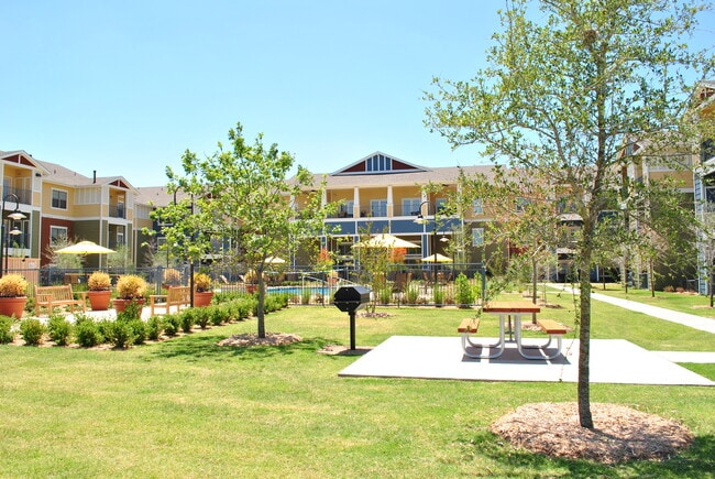 Mariposa at Jason Avenue