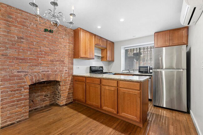 250 E 33rd St in New York, NY - Building Photo - Building Photo