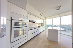 2127 Brickell Ave, Unit 2504 in Miami, FL - Building Photo