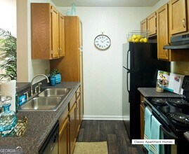 100 Akers Ridge Dr SE in Atlanta, GA - Building Photo - Building Photo